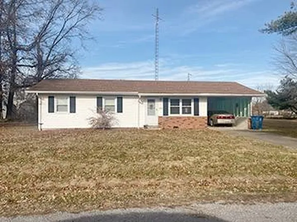 202 E Emma St, Wayne City, IL 62895