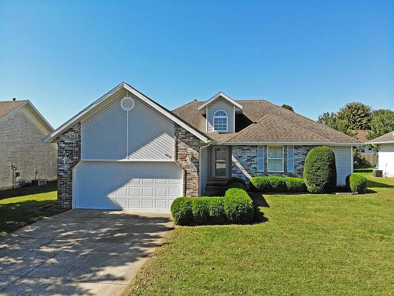 4 bed, 1661 sqft, $1,725 — Photo 2