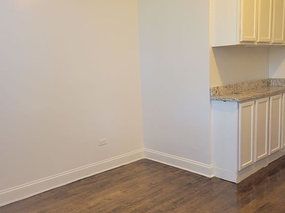 4th image of 6738 N Lakewood Ave #67422