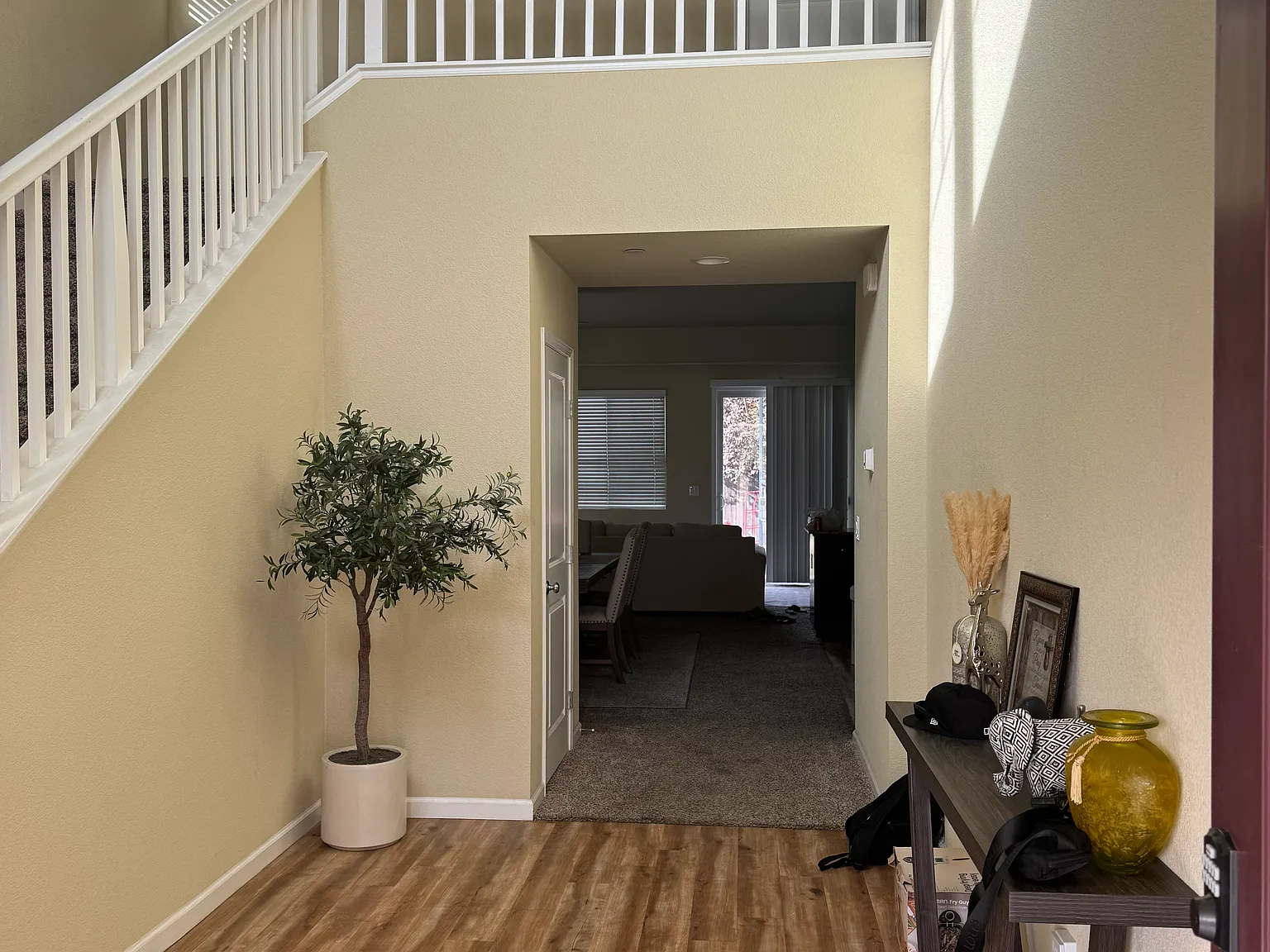 4 bed, 2252 sqft, $3,000 — Photo 2