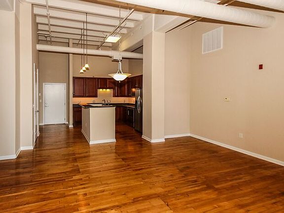 5th image of 624 E Walnut St APT 23