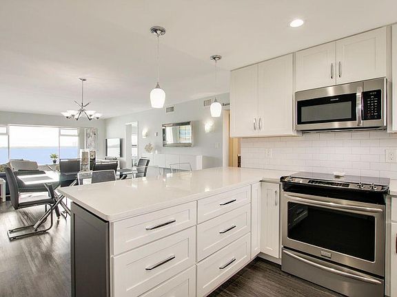 5th image of 52 Yacht Club Dr APT 402