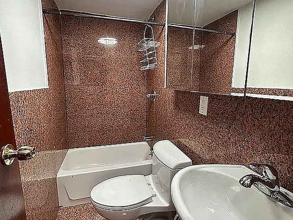 4th image of 19 Barrow St APT 2D