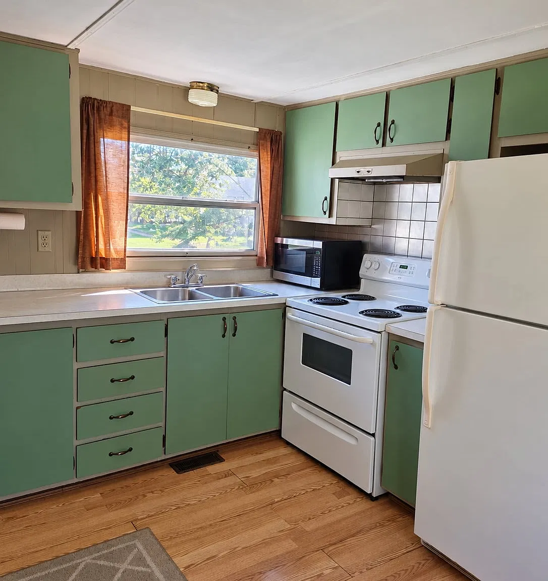 2 bed, $900 — Photo 2