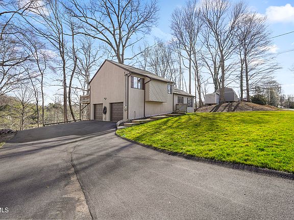 3rd image of 5060 Lake Forest Dr