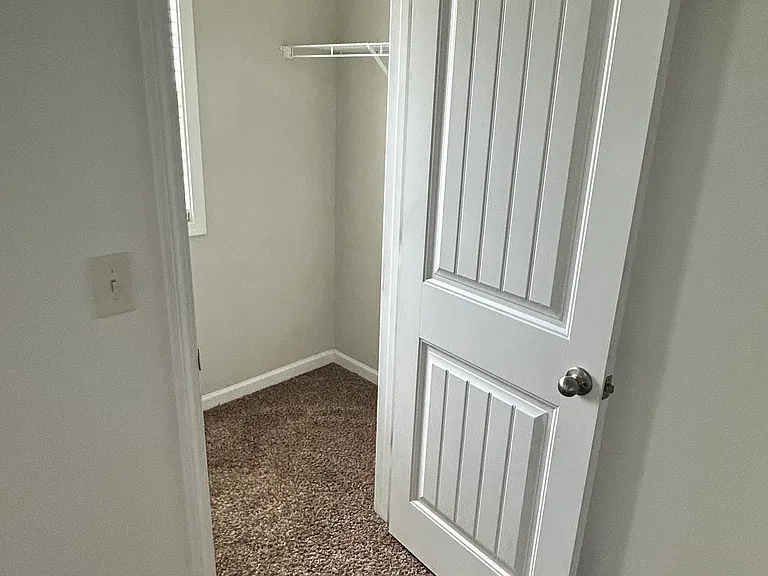 327 Lost Lake Dr — Photo 10