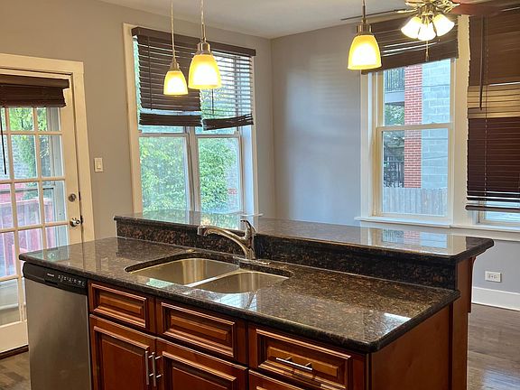 3rd image of 2623 N Richmond St #1