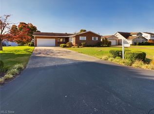 1 Buckeye Ln, Belpre, OH 45714