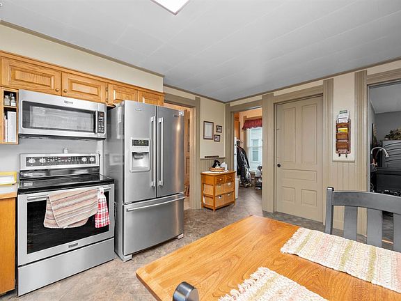 4th image of 33 S Garden St