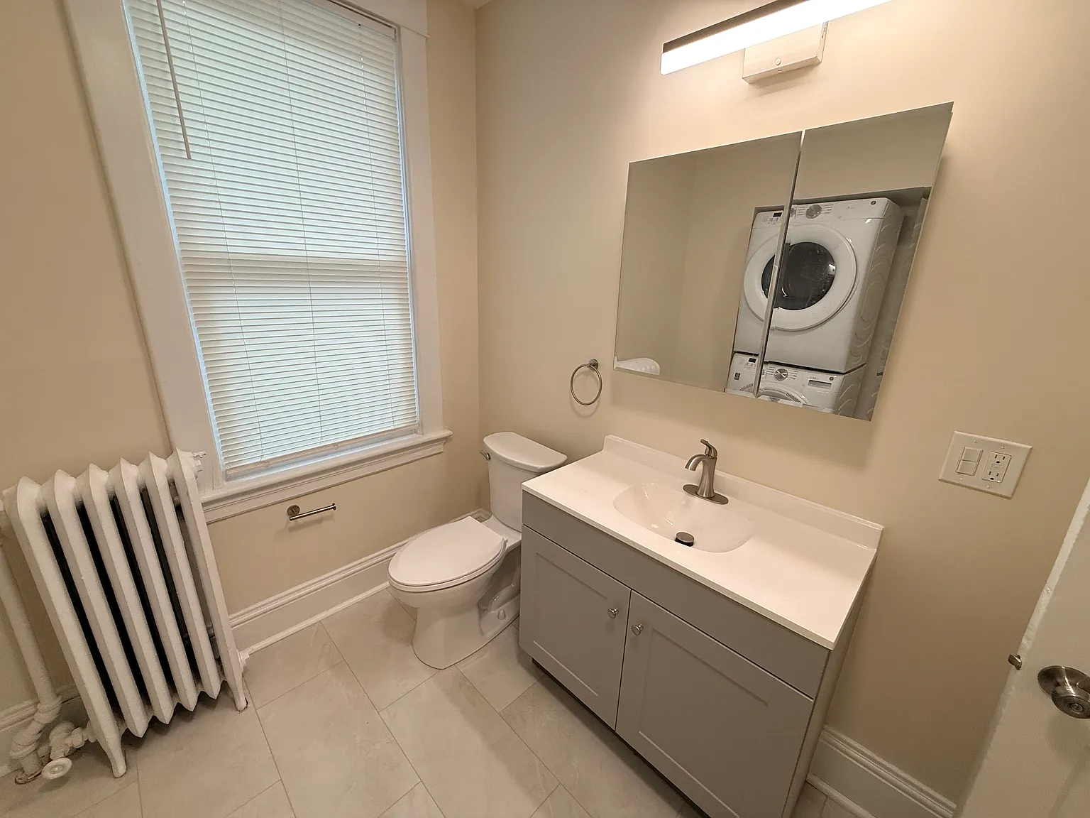 3 bed, 1250 sqft, $2,100 — Photo 3