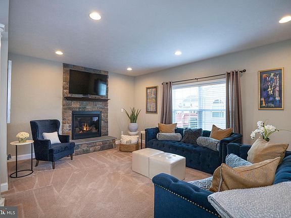 5th image of 1735 Woodledge Dr