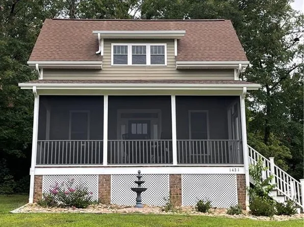 1421 Lake Shore Dr, New London, NC 28127