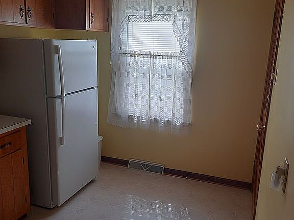 5th image of 335 W Poinsetta Ave