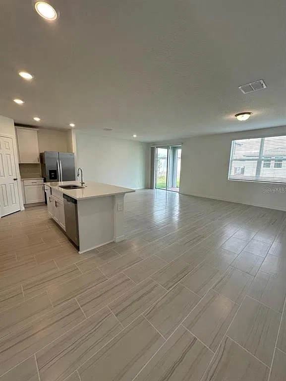 4 bed, 2.0 bath, 1840 sqft, $2,550 — Photo 2