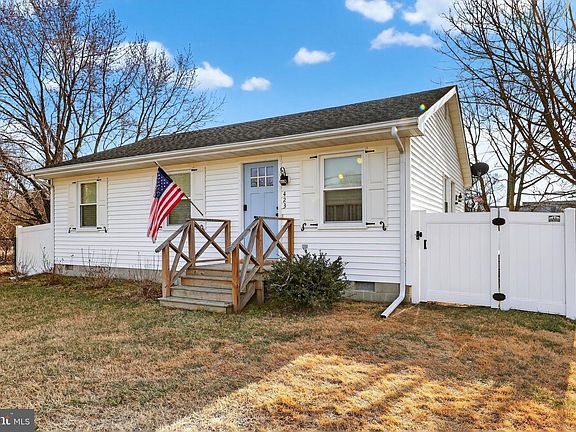 2nd image of 423 Cypress St