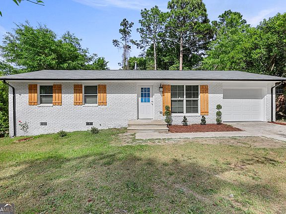 2nd image of 3356 Kings Park Cir