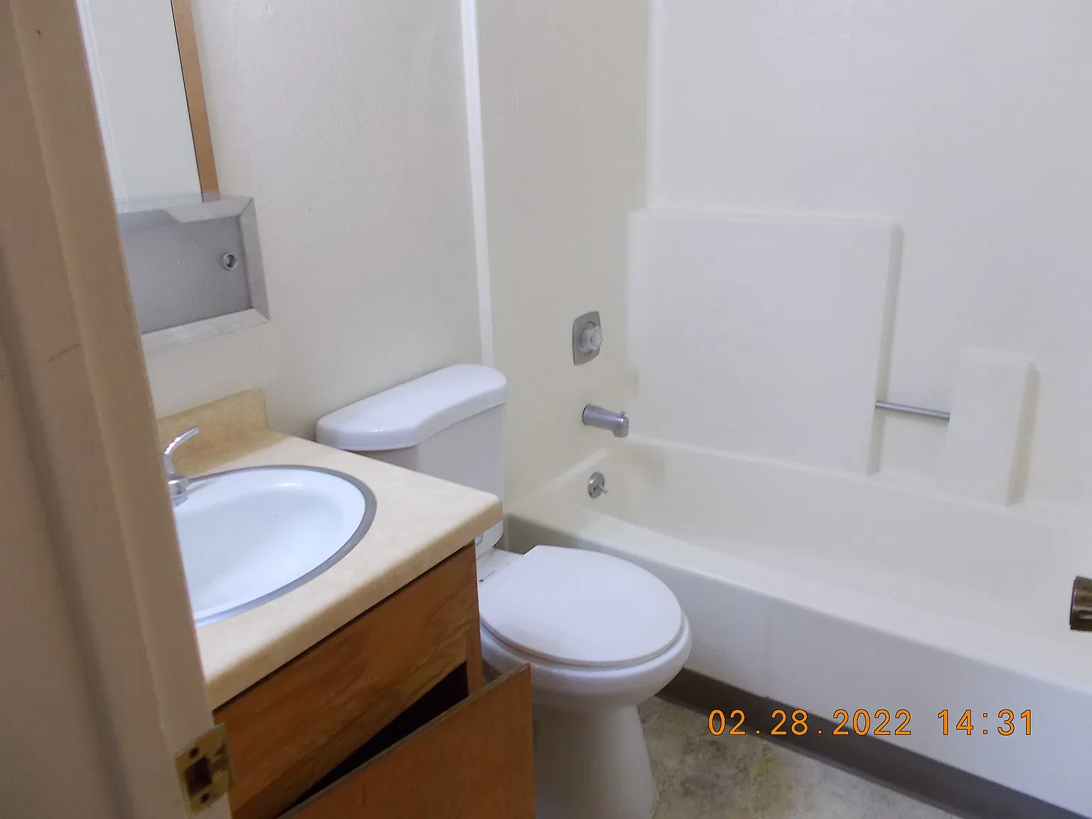 2 bed, 704 sqft, $1,200 — Photo 4