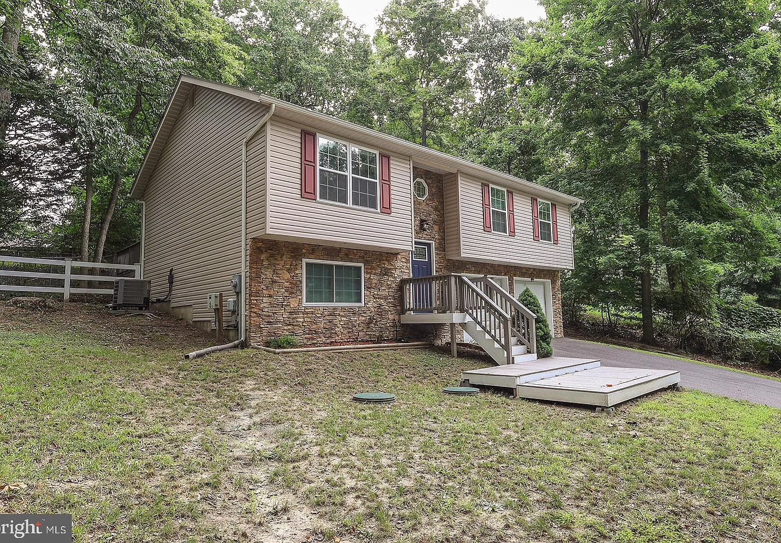 4 bed, 3.0 bath, 1624 sqft, $2,300 — Photo 3