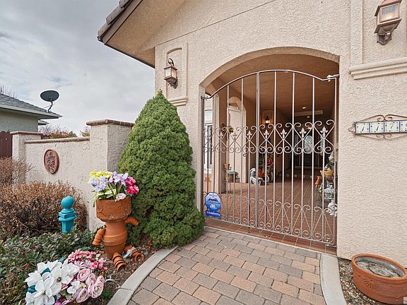 2nd image of 1179 Woodfords Ln