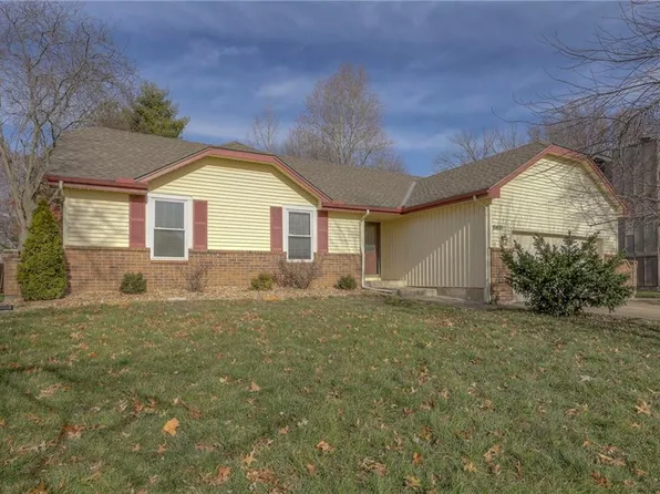 15400 W 152nd St, Olathe, KS 66062