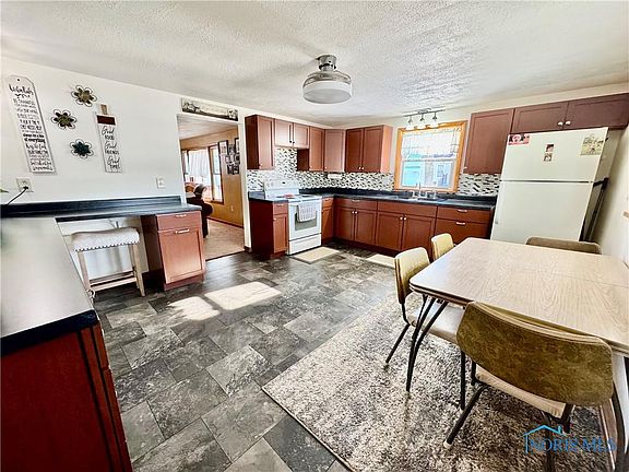 4th image of 103 E Edgerton St
