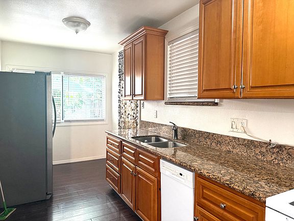 4th image of 1448 Butler Ave #1