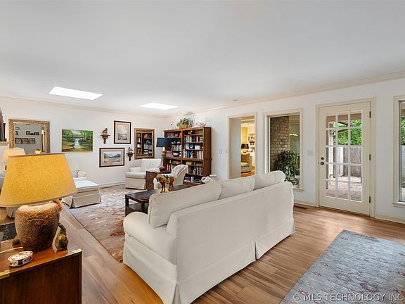 4th image of 1555 Pecan Pl
