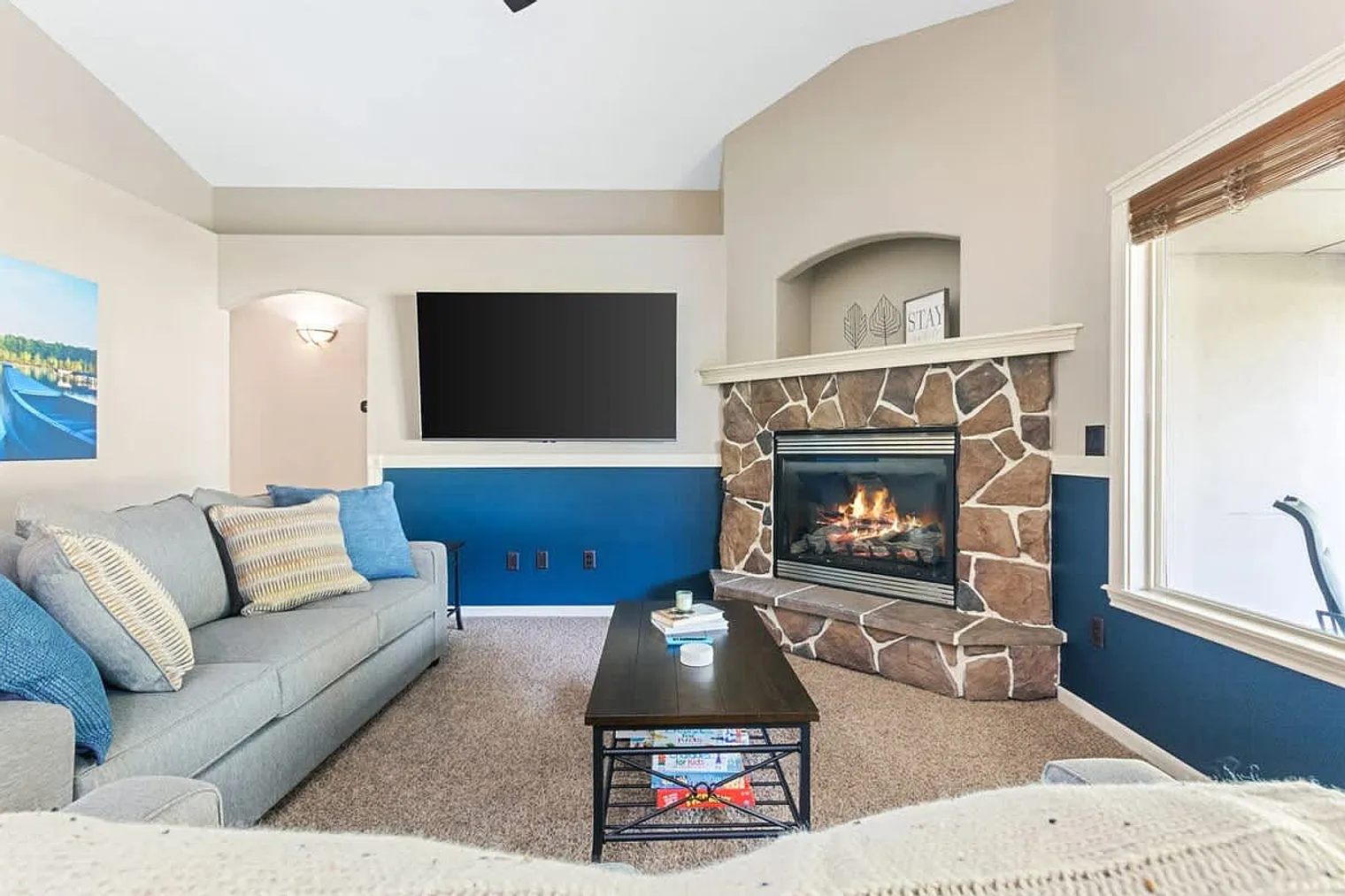 6 bed, 2.0 bath, 2992 sqft, $9,100 — Photo 4