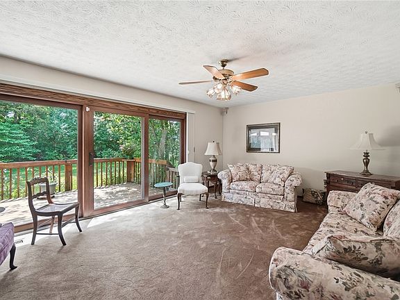 5th image of 340 E Stonequarry Rd