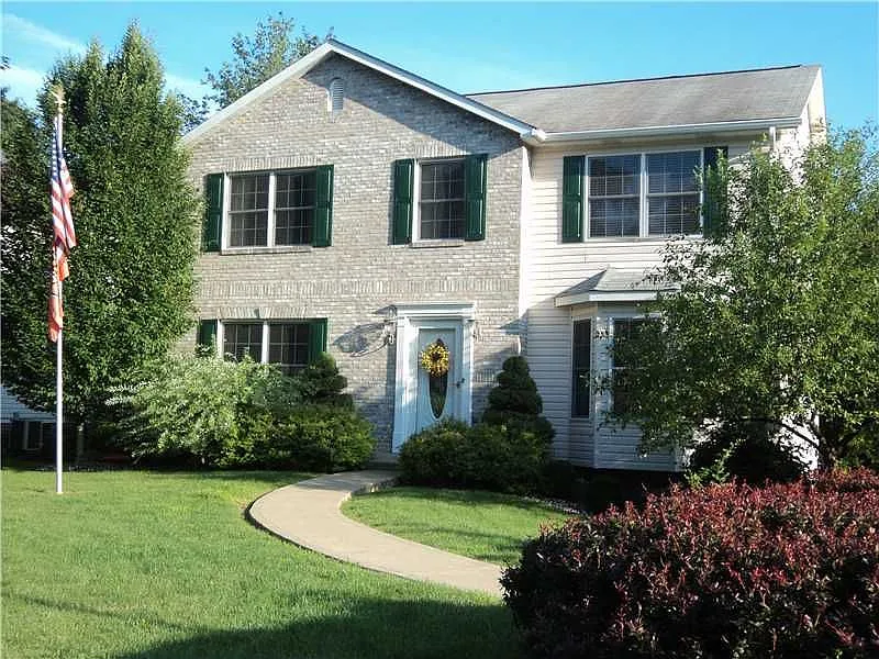 128 Pinebrook Dr photo 1