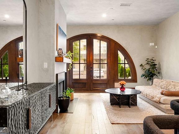 3rd image of 360 Heatherden Ave