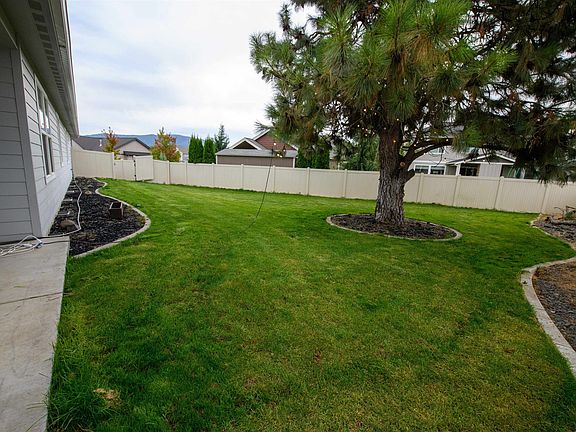 3rd image of 1824 S Ridgetop Dr