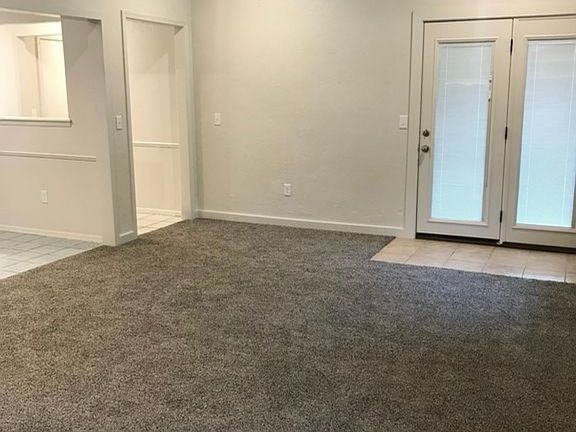 5th image of 301 S Silver Leaf Dr