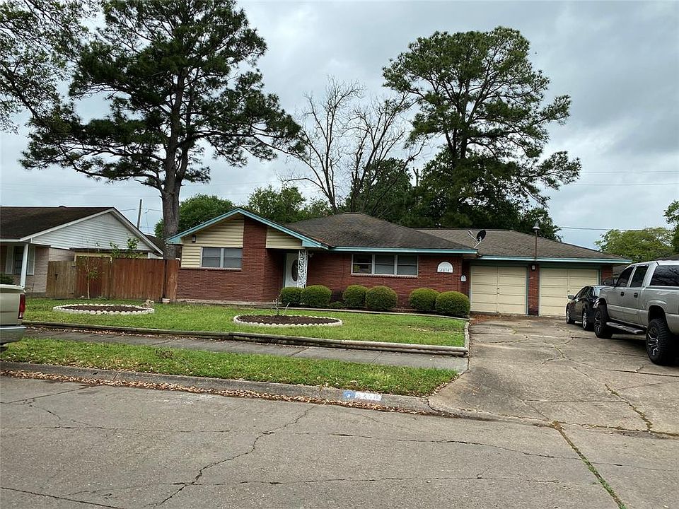 1st image of 2614 Oaks Dr