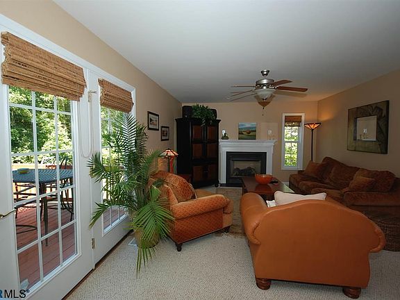 3rd image of 466 Jefferson Dr