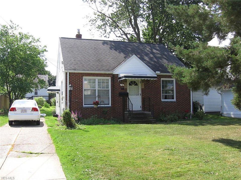 1st image of 16 Arlington Cir