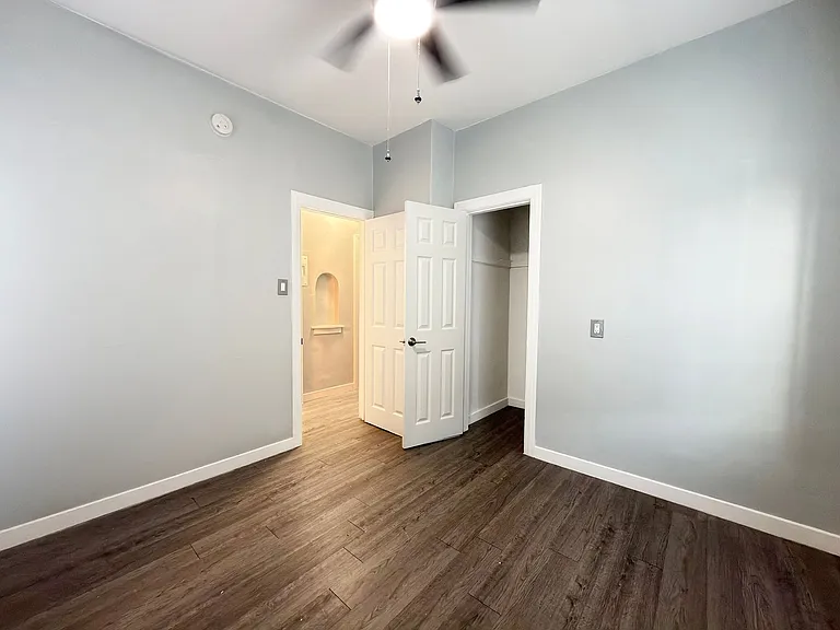 1735 E 10th St — Photo 13