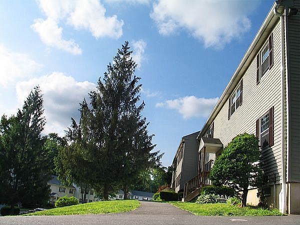 Building Exterior -- END UNIT!