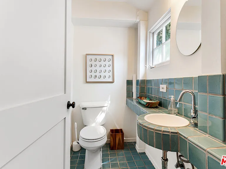 8926 Wonderland Ave — Photo 20