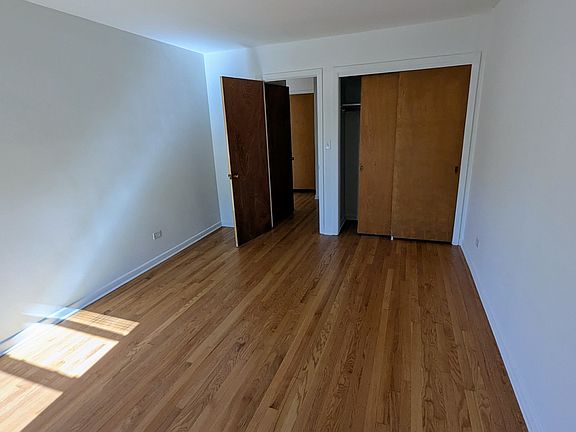 5th image of 2211 W Touhy Ave APT C4