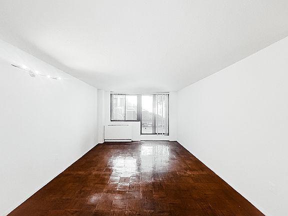 4th image of 184 Lexington Ave