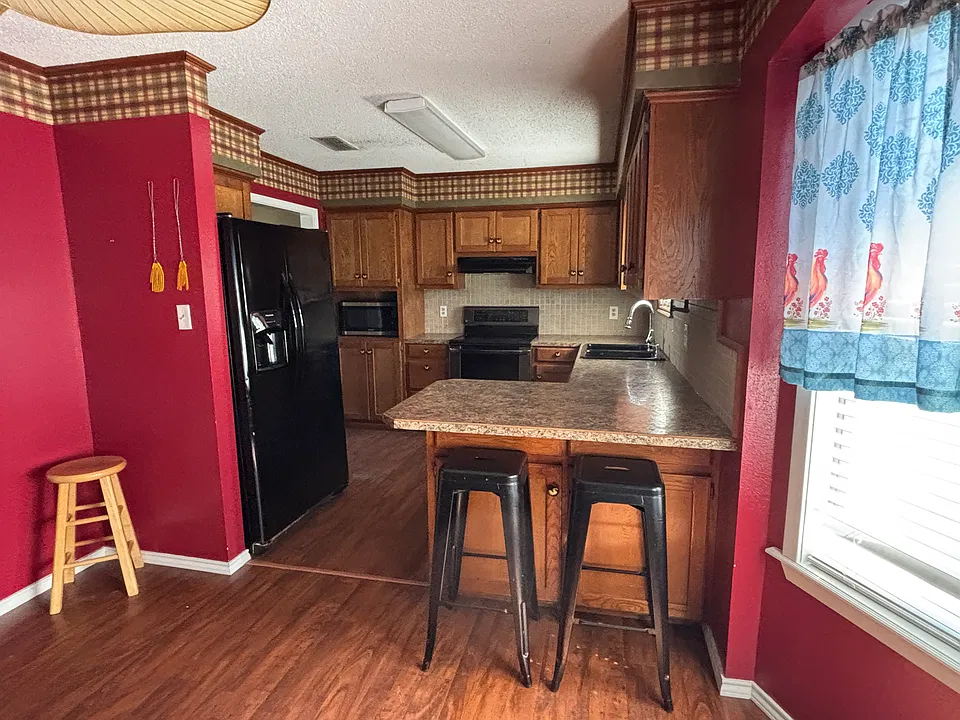 Kitchen/Dining Combo