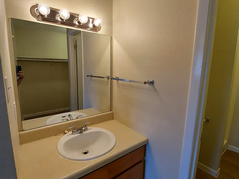 306 Avenue R #B — Photo 10