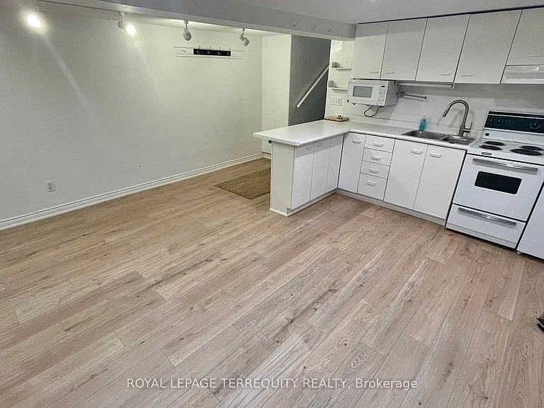 150 Albany Ave #BASEMENT — Photo 7