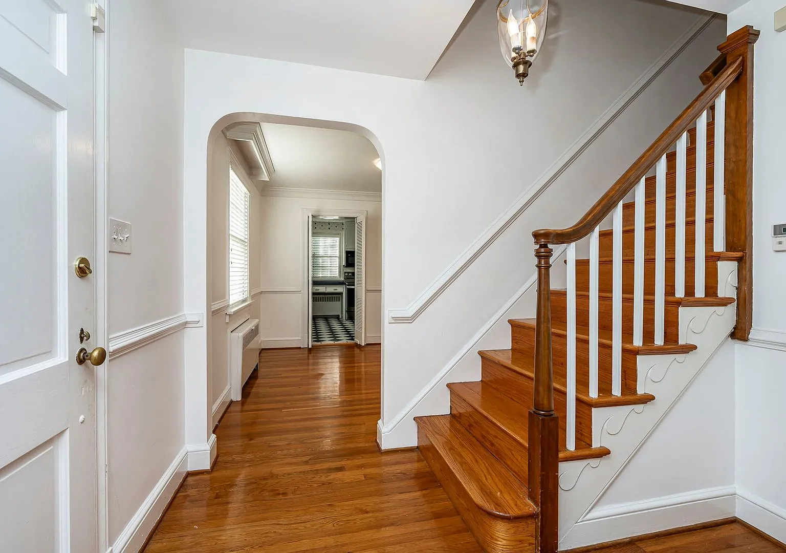 Charming 3-Bed Cape Cod with Sunroom and Fenced Yard Near University of Richmond — Photo 4
