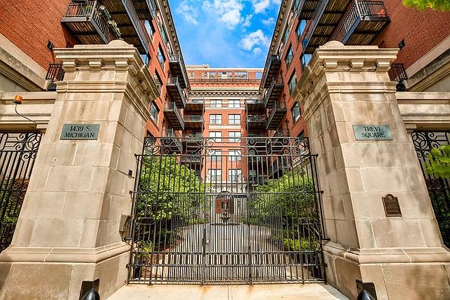 1st image of 1439 S Michigan Ave APT 611