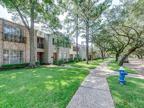2nd image of 12957 Trail Hollow Dr