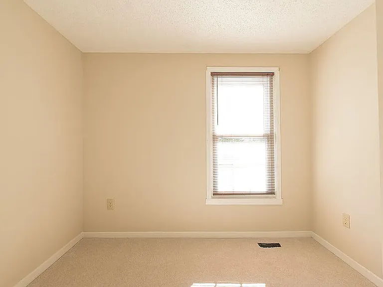 202 Lily Ct — Photo 13
