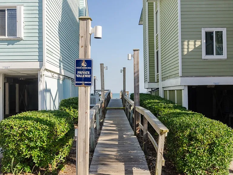 2102B Surfrider Ct — Photo 42