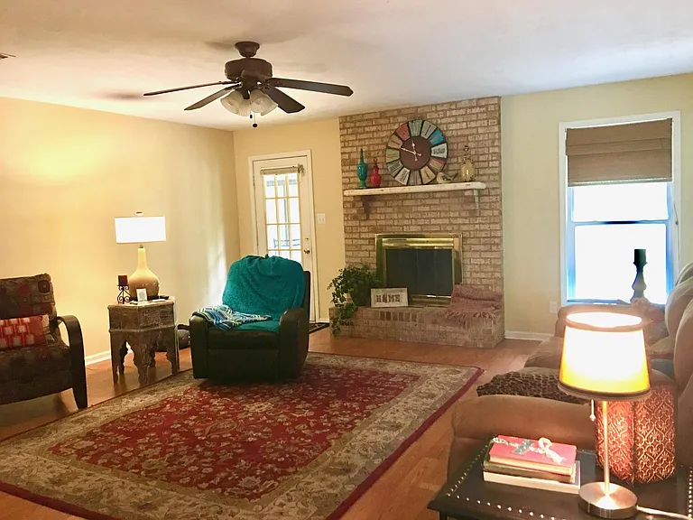1904 Holly Hill Dr — Photo 3